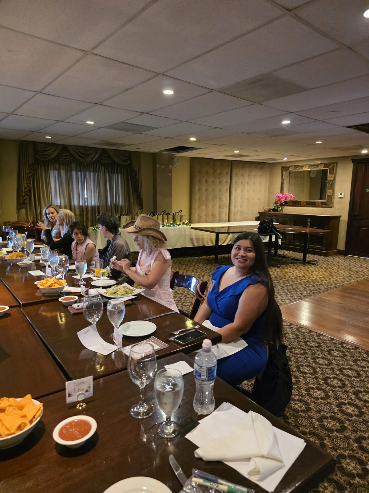 Women sharing conversation at a FoundHER and FundHER dinner